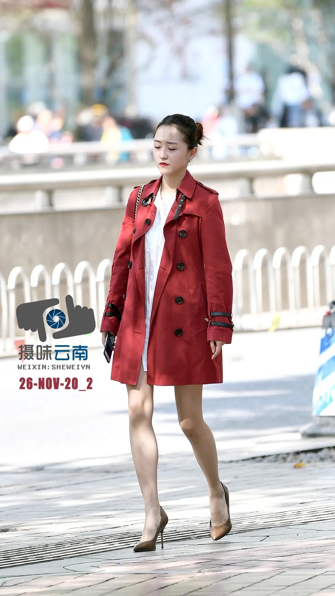 风衣|街拍:恋上风衣恋上冬,一件温暖又美丽的风衣,赐予我们勇敢力量