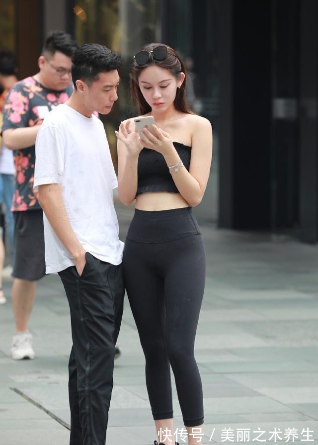 百搭 潮流无限的打底裤更加气质动人,精致显瘦!