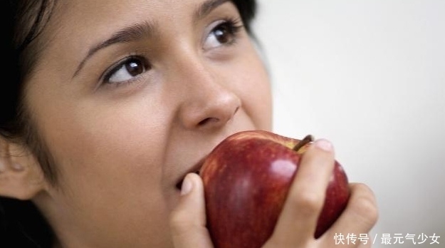 苹果的话|早上空腹吃“苹果”,坚持一段时间,3个“变化”可能靠近你