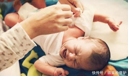 妈妈们|宝宝踢被子不是因为热，背后隐藏“信号”要看懂，有些病耽搁不得