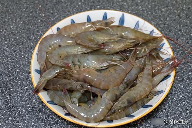 家宴|一斤虾做一盘菜，营养美味做法简单，可以列入中秋家宴菜单了