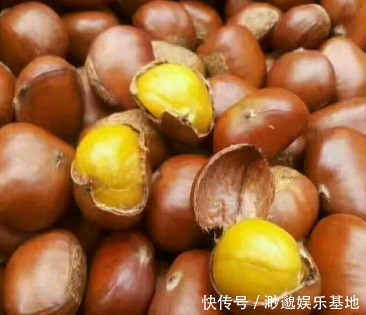 个个|煮板栗,别直接用水煮了!再加一步,板栗自动开口,个个不粘皮儿