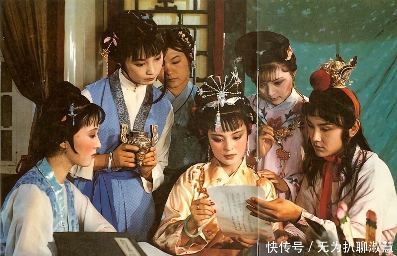 宁国府已是三代单传,书中为什么没见贾蓉与秦可卿的夫妻描写?