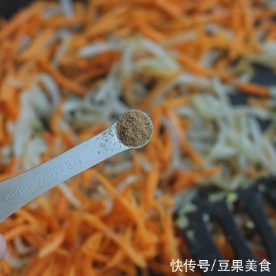 胡萝卜丝|想要滋补养颜补气血，一定要喝一碗蒸菜减脂团子