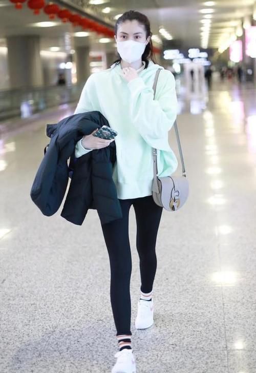 真正优雅的女人,出门包里会带有这5样东西,少一样都不“精致”