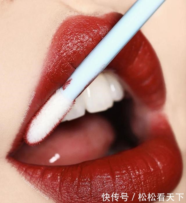 小羊 OMG,2021你还是用手指晕染口红很多女孩都涂错了
