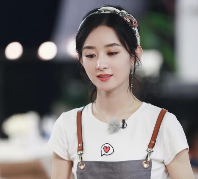 赵丽颖《中餐厅》暴露生活坏习惯，多次晚起床，房间邋遢衣物乱放