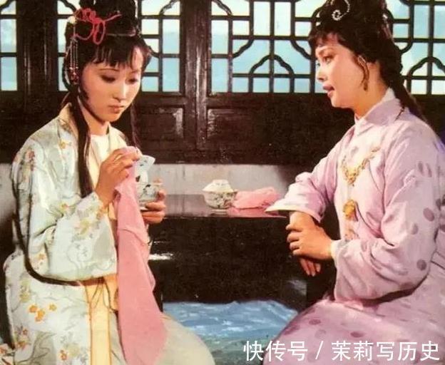 薛宝钗@黛玉吃了宝钗的半杯剩茶，只是宝钗算计袭人，造成袭人悲剧的开始