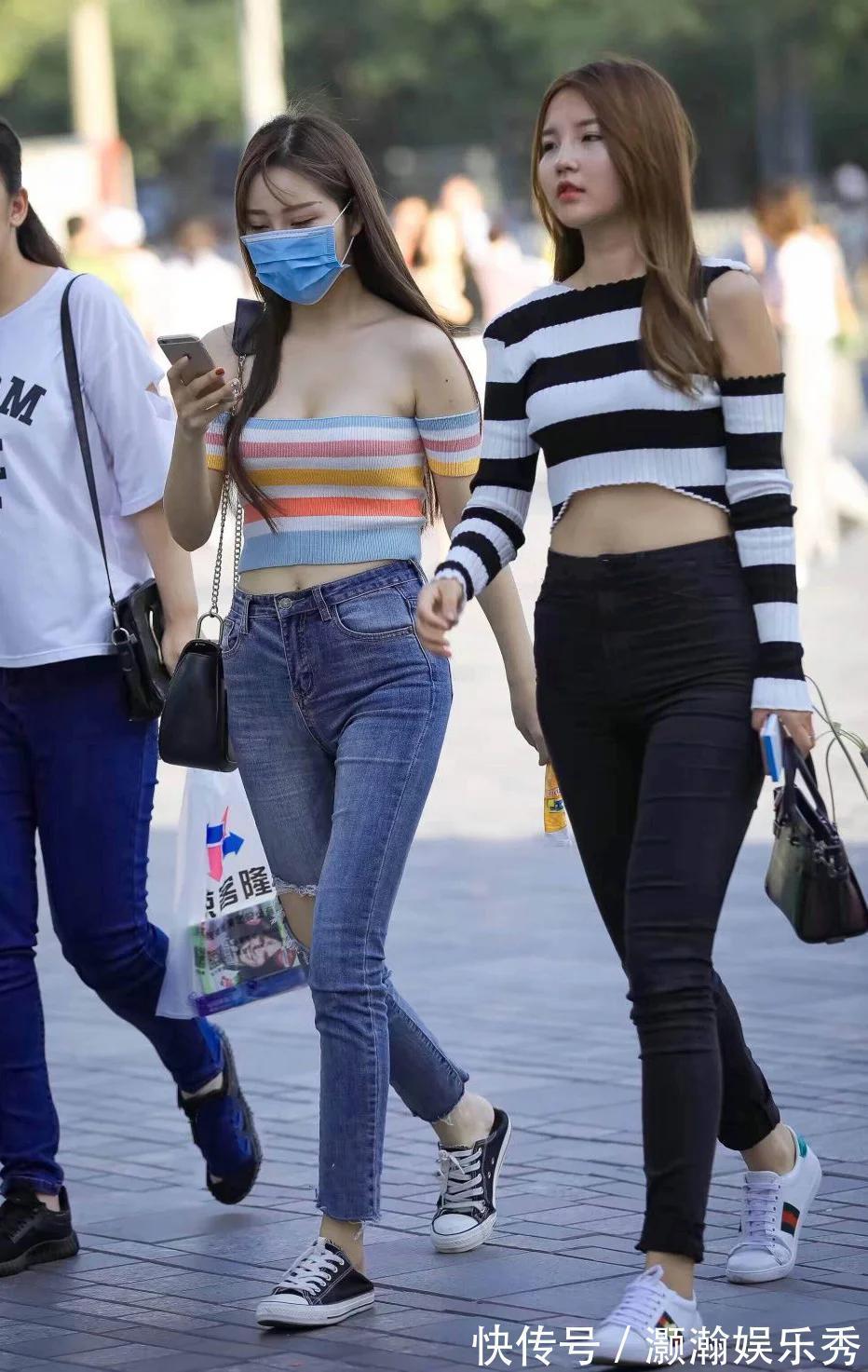 体恤|针织衫体恤搭配紧身牛仔裤，简单的装扮让女人的柔美尽显！