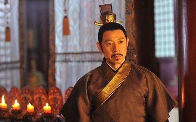 错怪|武将行事嚣张被误认为造反，殿堂上脱下衣服，皇帝：朕错怪你了