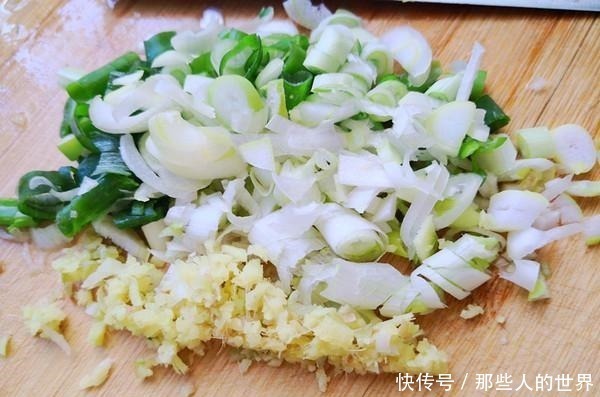 它是“通便菜”，便秘的人要多吃，效果比香蕉好，隔天就排便