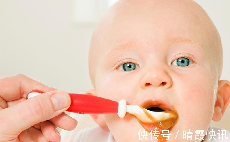 小宝宝|四个月喂辅食和6个月喂辅食的宝宝有什么区别,表现明显吗?