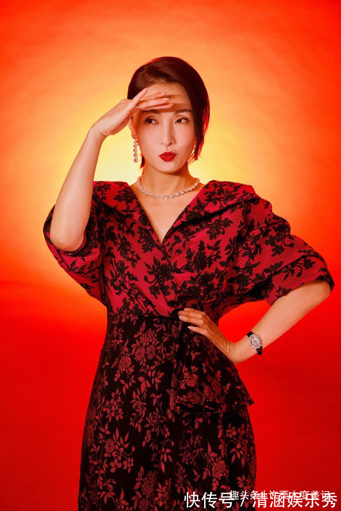 手表 女人带手表应该戴“左手”还是“右手”?看完就懂了,戴错很尴尬