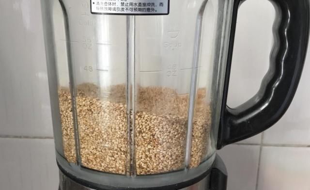 教你自制芝麻酱，简单2步就能做好，又香又浓，健康无添加