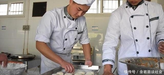 蒸馒头,蒸包子我只服兵哥哥!瞧这面发的,佩服!