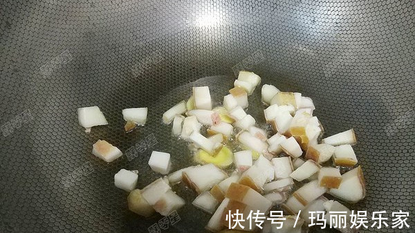 腌制腊肉时,只放盐就错了!多放一点它,腊肉不长霉,放一年不坏