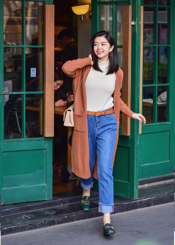 下半身 突然火了一种穿法叫“牛仔裤+乐福鞋”,时髦显瘦有气场,谁穿谁美