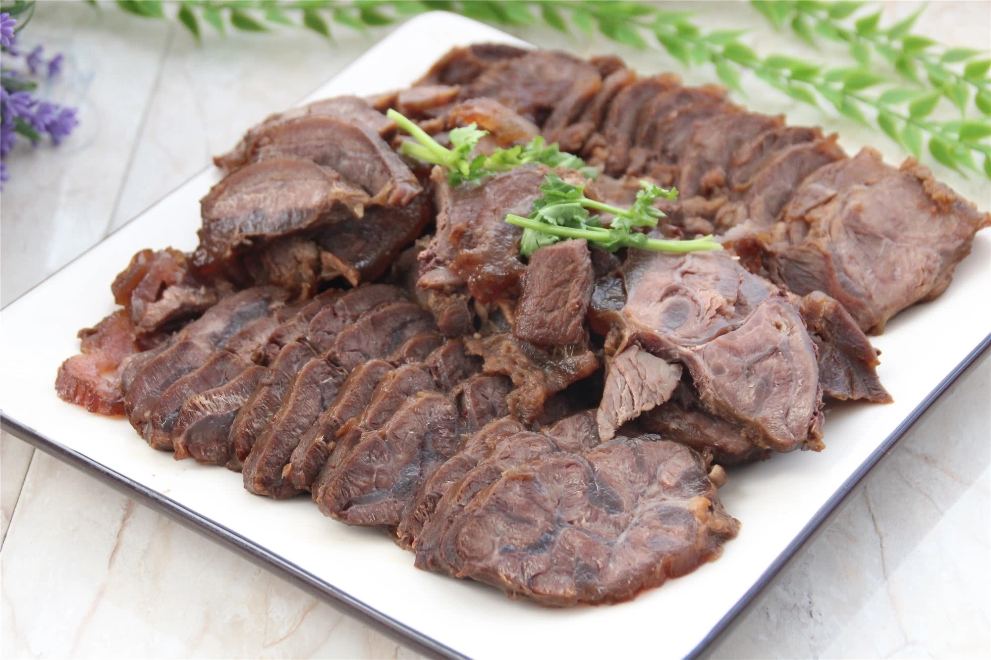 这道菜肴,自古以来就是喝酒人最喜爱的下酒硬菜,教你家常做法
