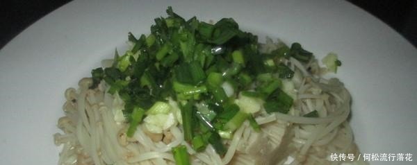 这道菜被称为纯天然“脑黄金”，锌能促进发育，孩子常吃脑