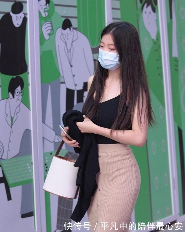 针织裙|针织的长裙要有新意,修身又时尚的效果需要精心设计!