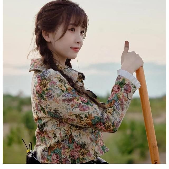 杨超越|极限挑战宝藏行真团宠:杨超越出场方式成焦点,虞书欣全程被忽视