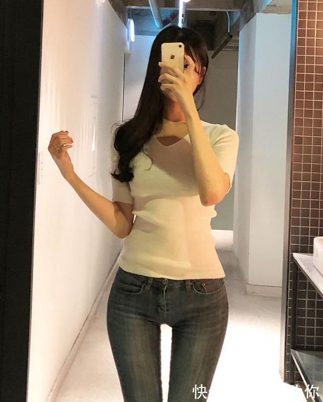 出身材 身材窈窕的女神,搭配牛仔裤,完美展现出优雅的女神气质