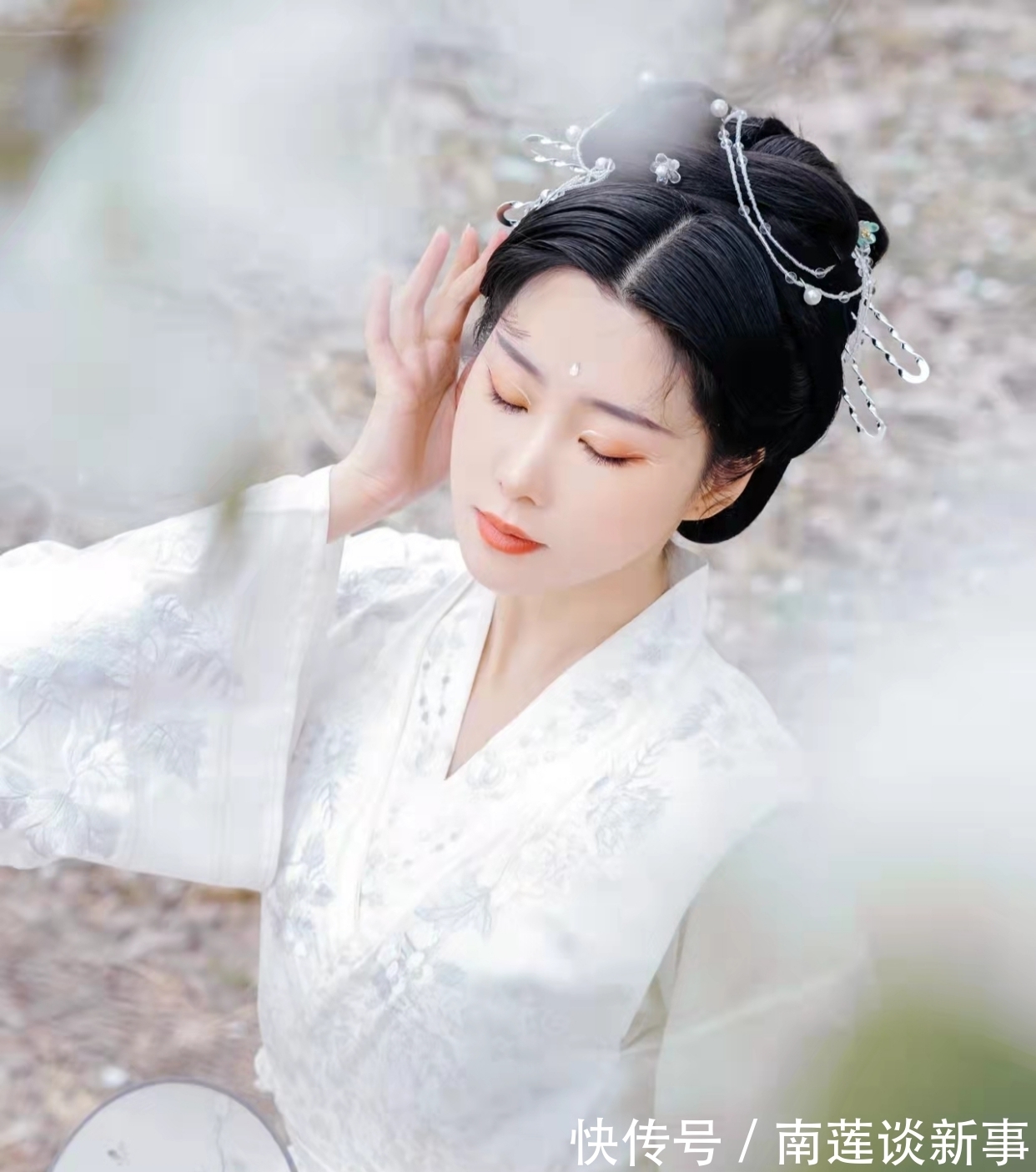 虬枝#七律:谁道衰龄无妙色,东风一夜又迷春