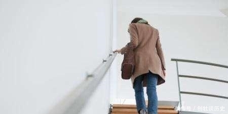 孕妇|怀孕晚期,孕妈爬楼梯可以有助于顺产?这几种情况也要顾虑到!