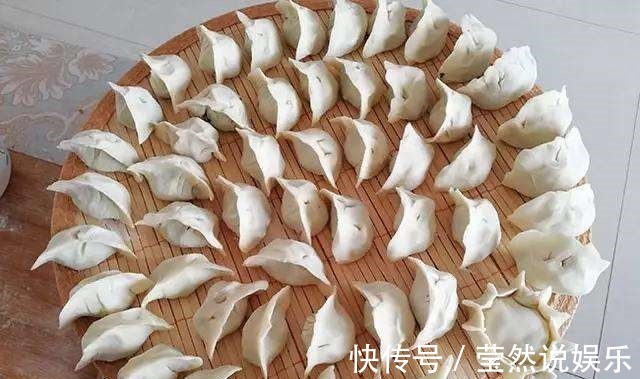包饺子和面时，不要直接加水，牢记“这4点”，饺子不粘连不破皮