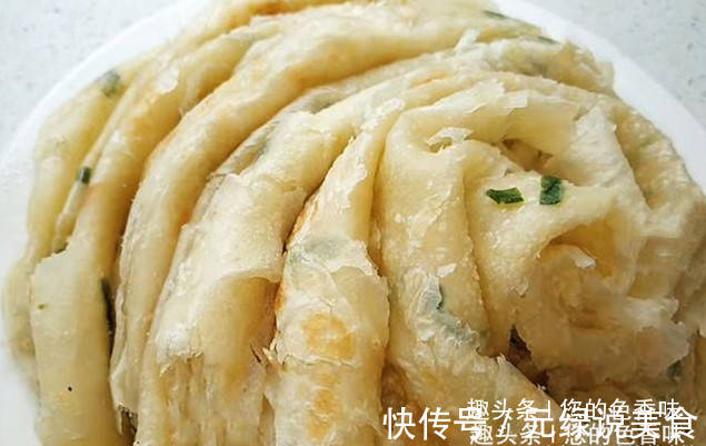 葱油饼这样做真好吃,掌握2个小窍门,柔软多层,酥脆可口。