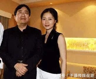 高级|有一种爱情叫做余秋雨和马兰,同样的简约穿搭尽显高级品位