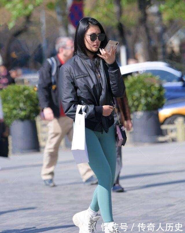 打底裤 精致时髦的打底裤搭配出魅力优雅的质感,展现迷人体态,简单装扮!