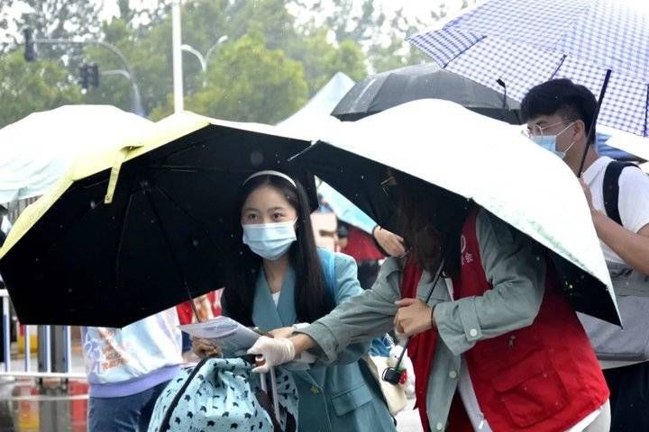 齐鲁工业大学|齐鲁工业大学1900余名省外新生如约而至，7日省内新生报到