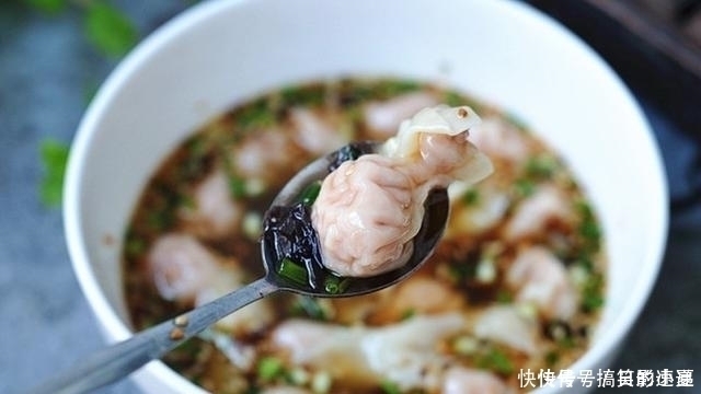 秋天|馄饨汤这么调,简单好味道,几种调料,开水一冲,比骨头汤还鲜