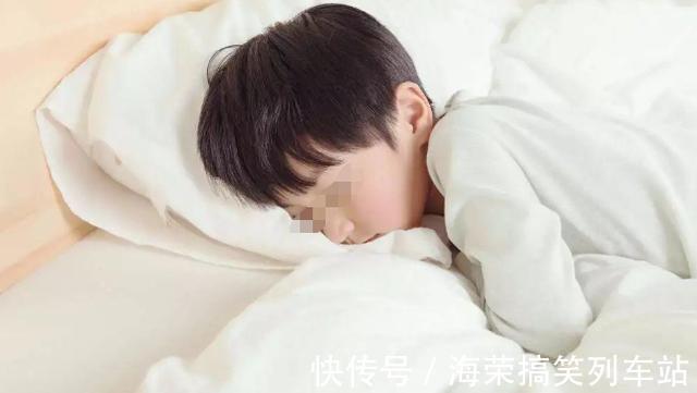 身高|双胞胎弟弟长期吃钙片,哥哥天天喝牛奶,3年后兄弟俩身高差距大