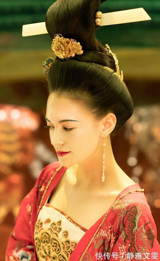 胡人!外国也有“汉服热”,当外国人穿上中国汉服,像是胡人,很惊艳