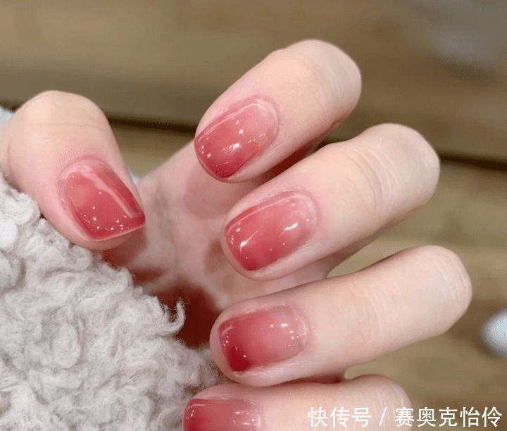 温柔可爱的果冻感美甲,拿图去做!