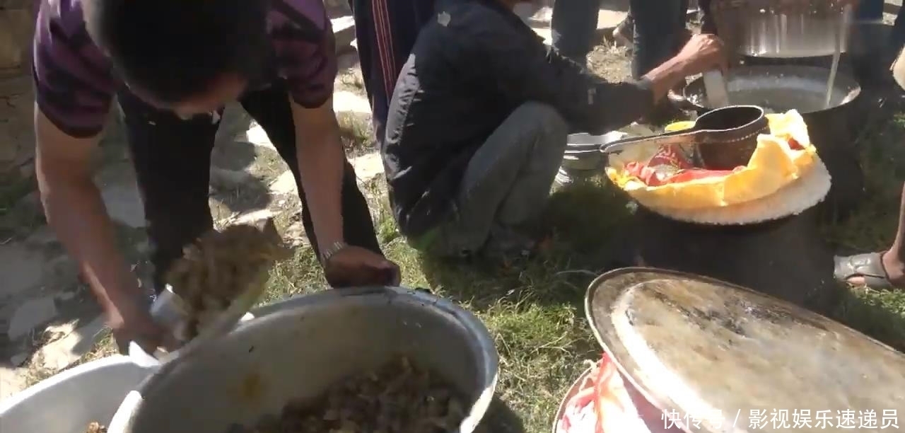 农村|尼泊尔农村大型酒席,场面壮观,只吃一个菜咖喱羊肉配米饭