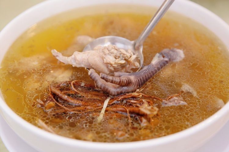 炖鸡汤，记住“4放2不放”技巧，汤汁鲜美鲜亮，鸡肉嫩滑不腥