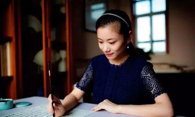 博士|三个80后美女博士写书法,气场都很大,是人漂亮还是书法漂亮?