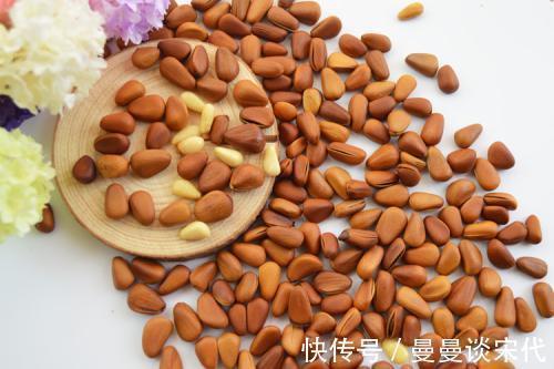 女性|女性睡前当零食吃几颗,一个月下来,皮肤干净了,越来越年轻