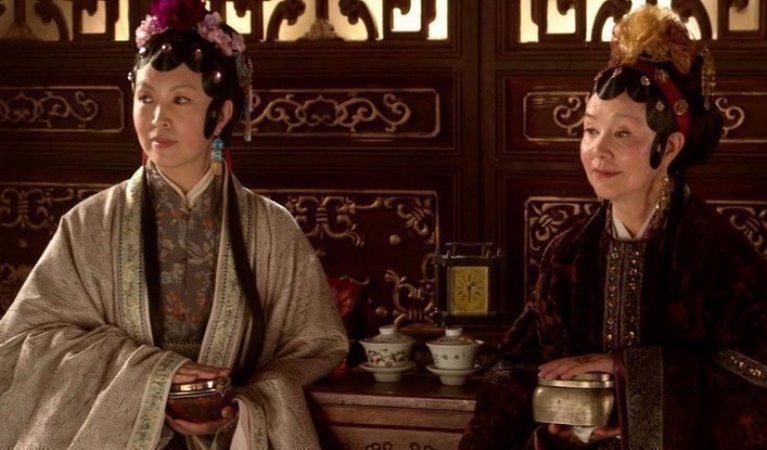 姨妈!薛姨妈丢人了,奉承讨好王熙凤,却被贾母面前揭露吝啬本性