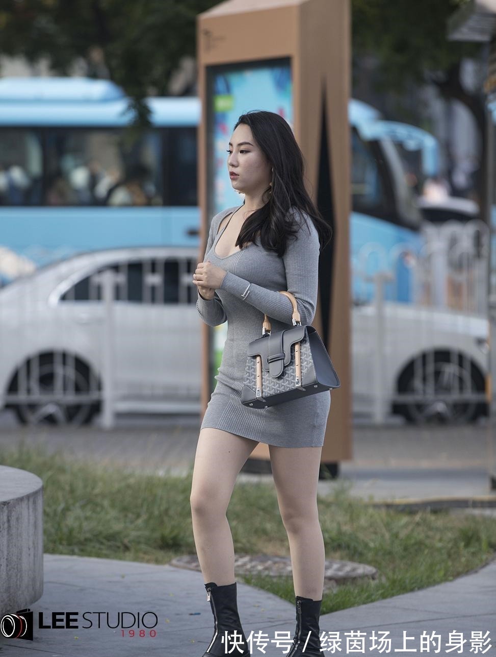 春夏秋冬 这双短靴一年四季姑娘们都在穿, 可见姑娘们对它的喜爱程度!