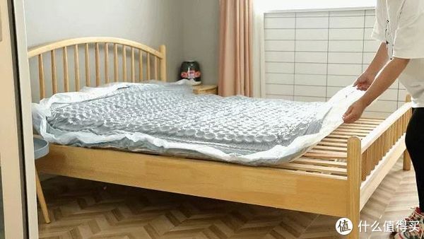 分区|780个弹簧9个分区，软硬双面设计，网易云舒零压感床垫体验