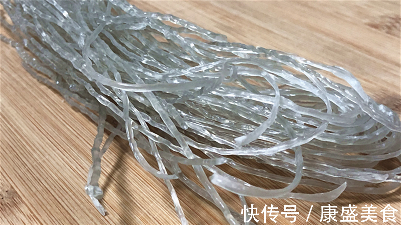 天冷了,红薯粉条这样吃太过瘾了,简单有营养,再也不想炖白菜了