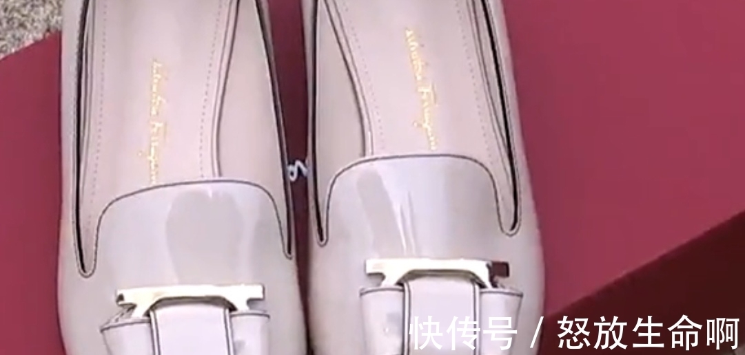 喜滋|宁波女子5355元买双鞋,上个楼梯竟然掉渣了!店员回应2字太气人