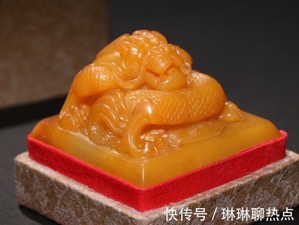 盘龙扭&清 田黄石盘龙扭印章。