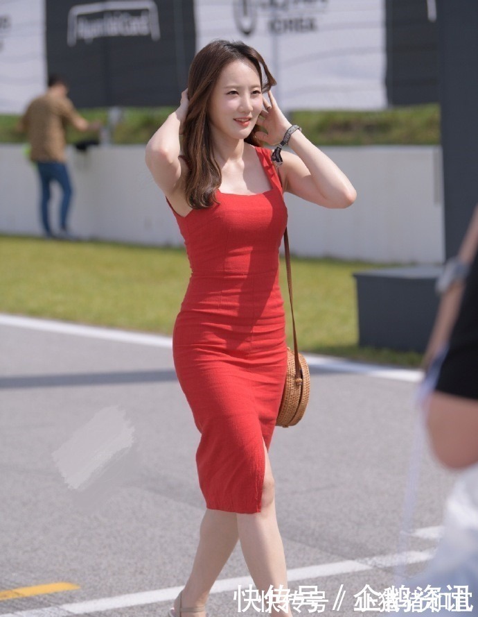 裙子 谁说穿大红色就不香了裙子越“红”,显得自己越有魅力