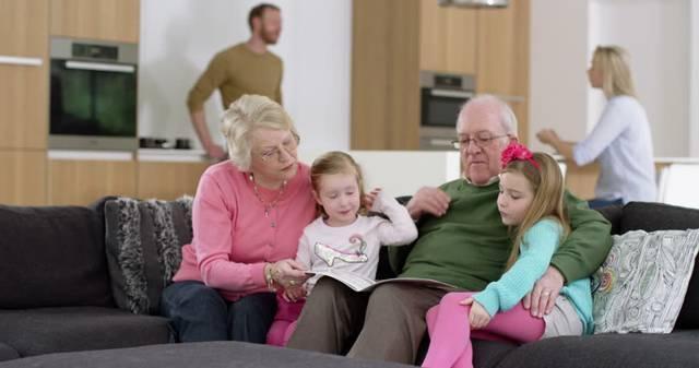 菜市场|四句话建议少对孩子说,看似哄娃实则毁娃,很多老人还常爱说