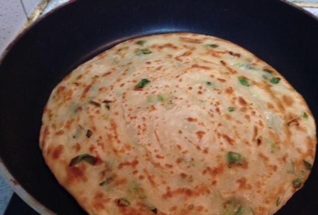 烙饼时,直接加水大错特错!面点师傅:加点它,又香又软还出层